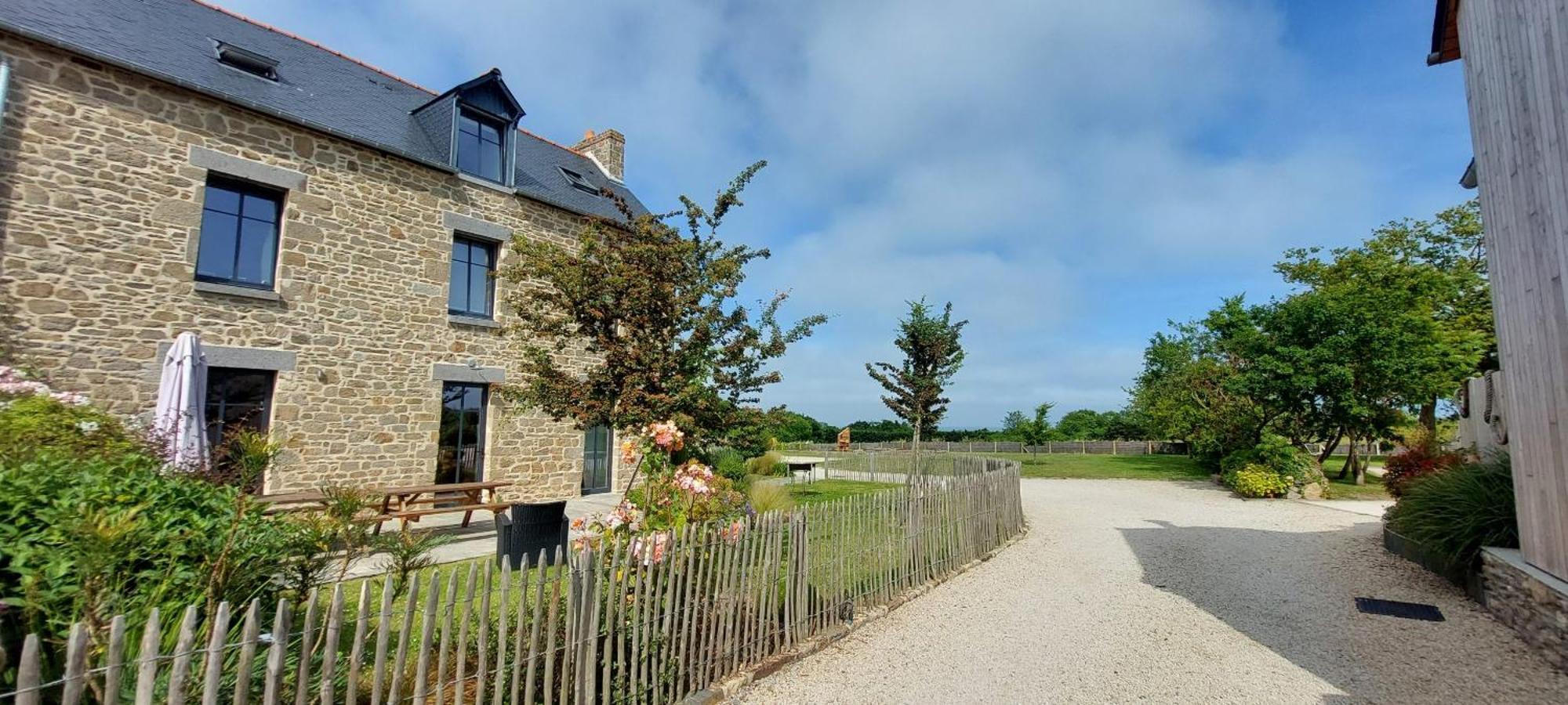 Les Grands De Cancale, De Charme Avec Jacuzzi Holiday home Saint-Meloir-des-Ondes